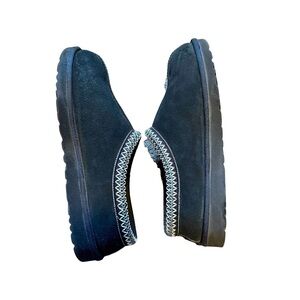 UGG Tasman Slippers Black Men’s Size 11 Suede Sheepskin Slip-On House Shoes